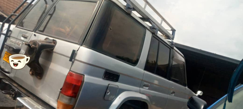 toyota-land-cruiser-big-0