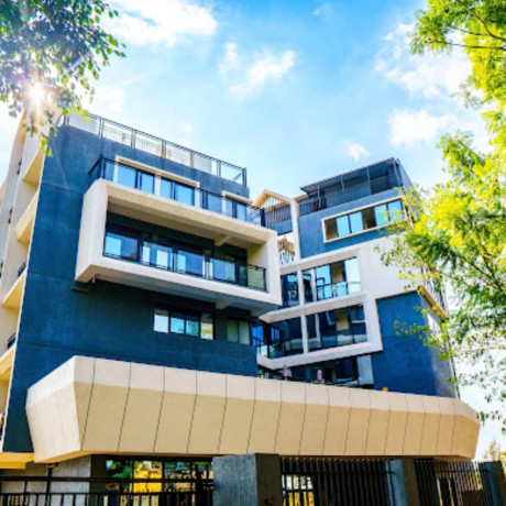 the-moon-apartment-big-0