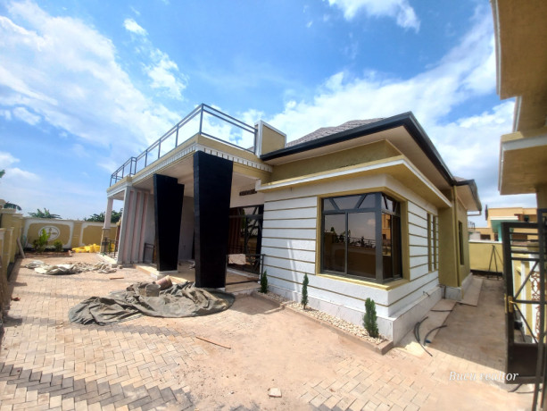 house-for-sale-in-busanza-big-0