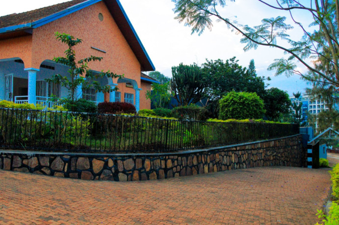ep-070-kiyovu-kiyovu-very-nice-unfurnished-house-for-rent-with-swimming-pool-in-kigali-rwanda-big-0