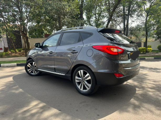 hyundai-tucson-luxury-comfort-perfect-condition-best-price-big-1