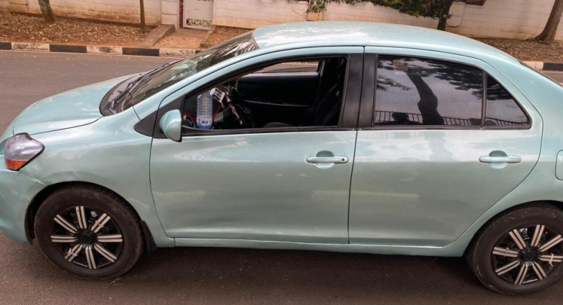 toyota-yaris-big-1