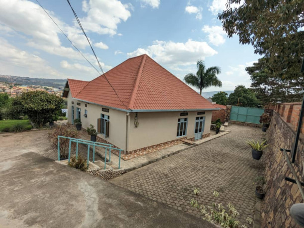 kimihurura-nice-big-plot-for-sale-with-big-house-inside-big-1