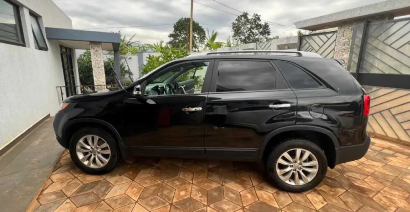 kia-sorento-2011-for-sale-big-2