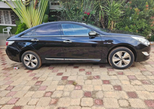hyundai-sonata-hybrid-2012-for-sale-big-2