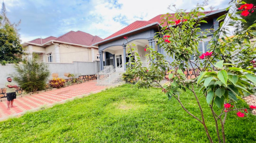 unfurnished-4bedrooms-3bathrooms-house-for-rent-in-kimironko-on-tarmac-road-big-1