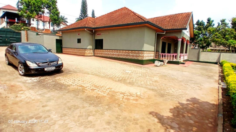 house-for-in-kagugu-at-agood-place-big-1