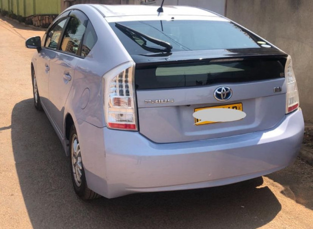 toyota-prius-big-2