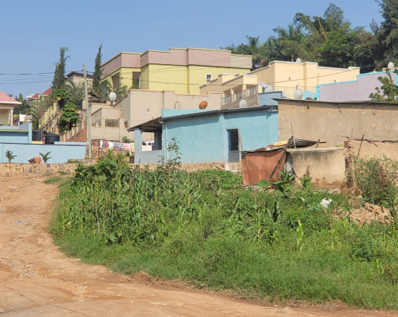 ikibanza-tugurisha-kibagabaga-kumuhanda-big-0