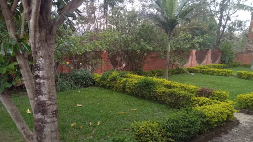 house-for-sale-in-kacyiru-going-for-400million-francs-negotiable-big-4