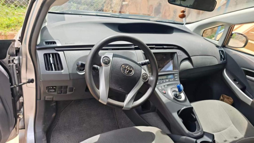 toyota-prius-big-3
