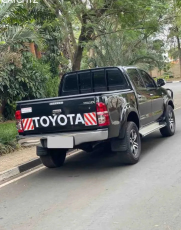 toyota-hilux-vigo-2014-d4d-manual-for-sale-big-1