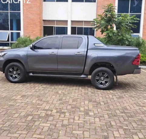toyota-hilux-revolution-2021-manual-for-sale-big-3