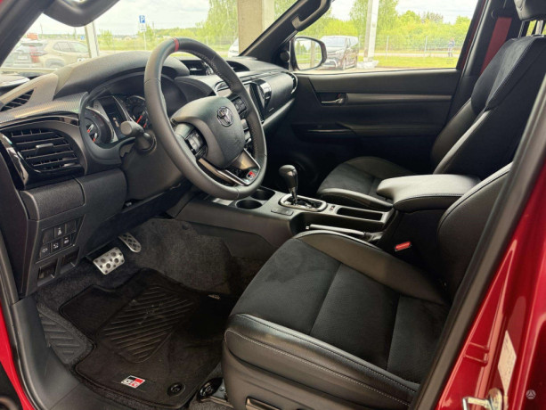 import-new-2025-toyota-hilux-gr-sport-28l-4wd-big-3