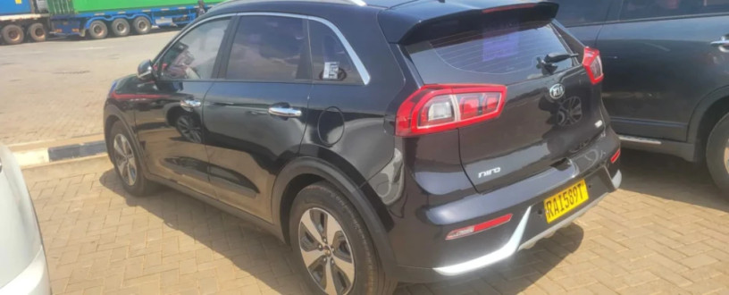 kia-niro-hybrid-big-2