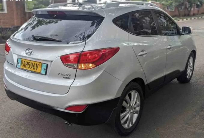 hyundai-tucson-2011-automatic-for-sale-big-2