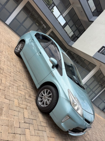toyota-prius-big-0