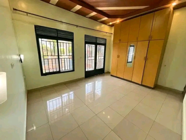 kibagabaga-unfurnished-5bedrooms-house-for-rent-at-1000-in-good-location-big-4