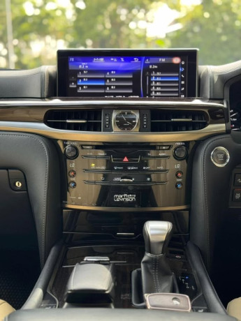 2021-lexus-lx570-v8-big-2