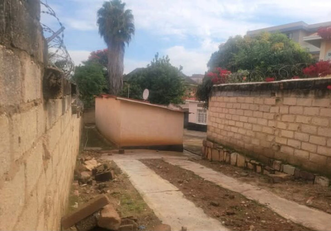 kibagabaga-old-house-for-sale-with-big-plot-big-1