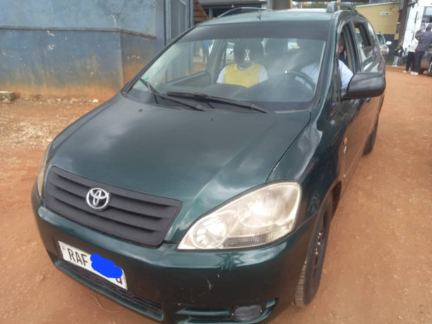 toyota-avensis-big-0