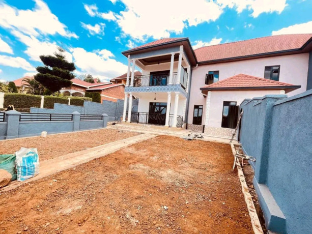 kimironko-unfurnished-4bedrooms-house-for-rent-at-1m-in-good-location-big-4