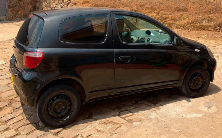 toyota-yaris-big-0