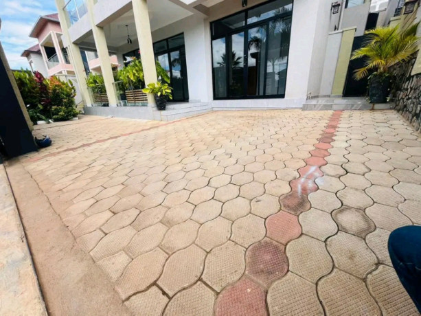 kibagabaga-unfurnished-6-bedrooms-house-for-rent-at-1200-in-good-location-big-0