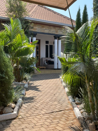 house-with-swimming-pool-for-sale-big-9