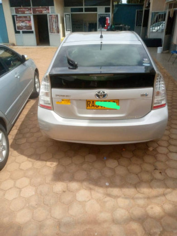 toyota-prius-big-0