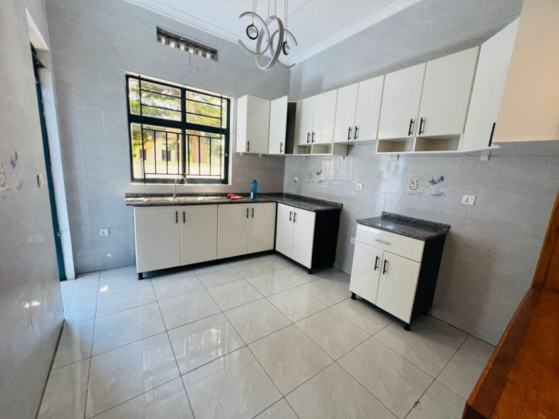 kanombe-house-for-sale-in-kigali-big-5