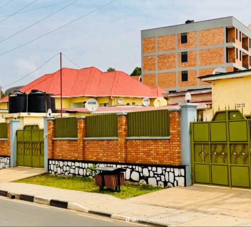 remera-located-plot-with-old-houses-for-sale-320m-big-2