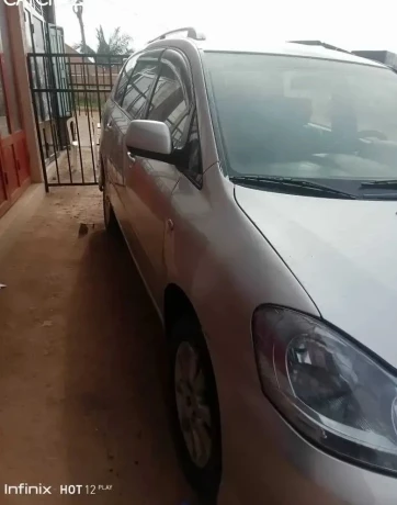 toyota-avensis-big-0