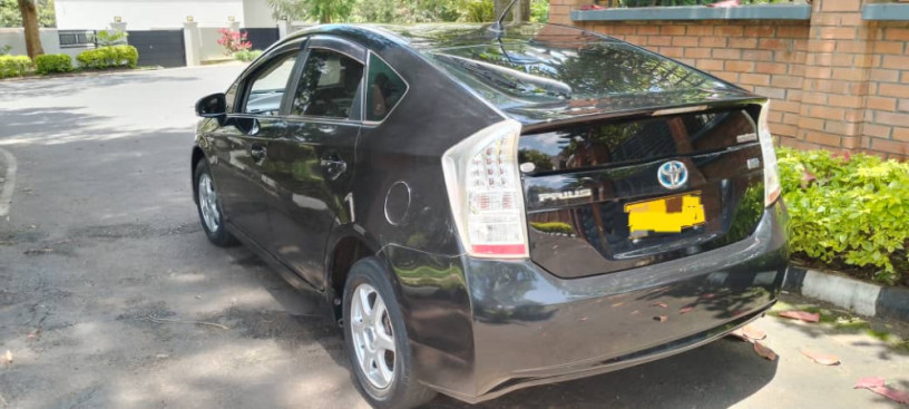 toyota-prius-big-1