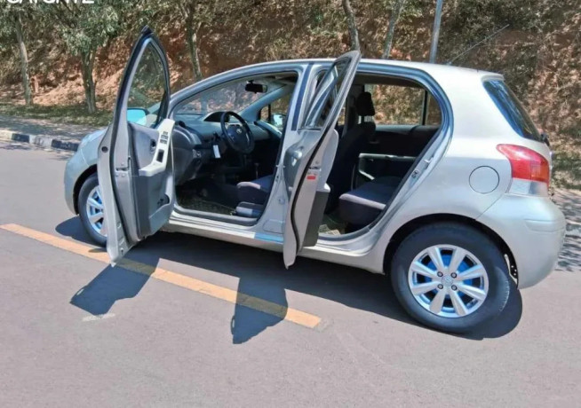 toyota-yaris-big-0
