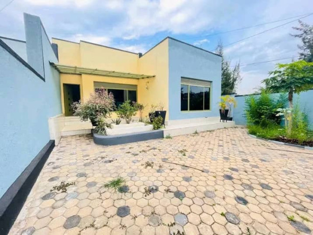 kibagabagabaga3-bedrooms-and-wordrobes-3-big-2