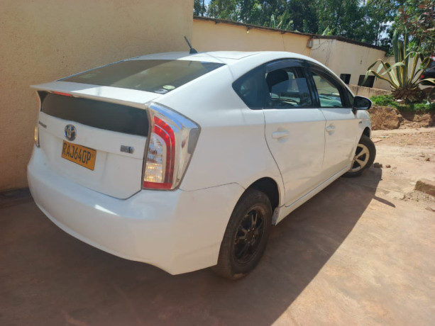 toyota-prius-big-2