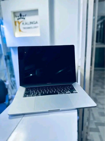 macbook-pro-i9-big-0