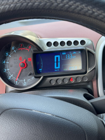 2011chevrolet-aveo-16l-big-9