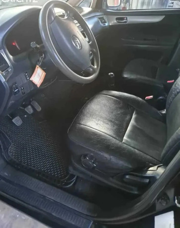 toyota-avensis-big-2