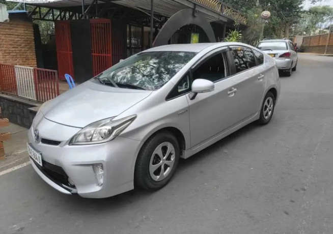 toyota-prius-big-0