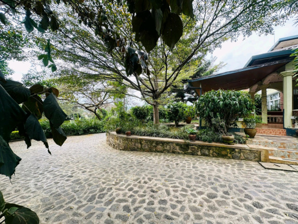 nyarutarama-villa-for-rent-in-good-neighborhood-big-1