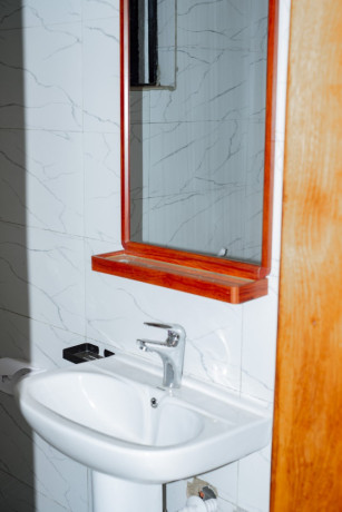 tb007-kibagabaga-kibagabaga-very-big-and-nice-house-for-rent-big-9