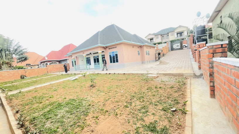 kibagabaga-5bedrooms-unfurnished-house-for-rent-at-1000usd-on-tarmac-road-big-0