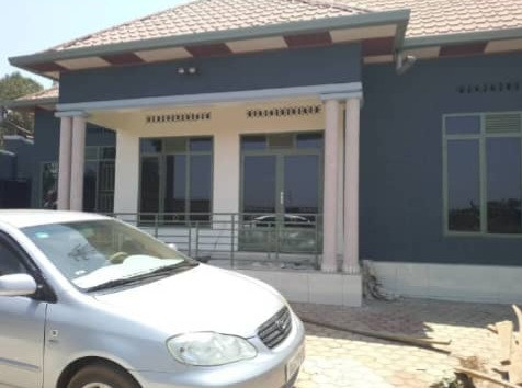 maison-a-vendre-a-gahanga-big-1