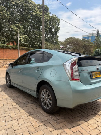 toyota-prius-big-1