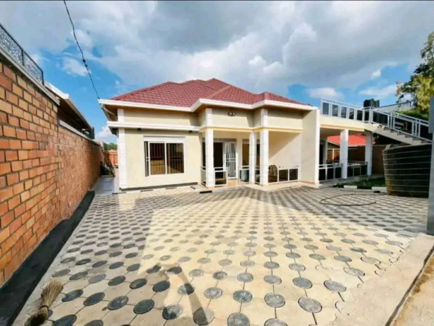 kimironko-house-for-sale-in-vp-neighborhood-near-market-in-vp-neighborhood-on-tarmac-road-big-2