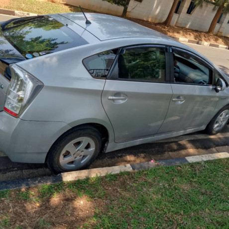 toyota-prius-big-1