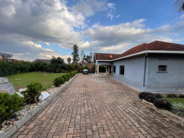 very-nice-house-with-huge-plot-house-for-sale-in-kicukiro-niboyi-on-tarmac-road-big-8