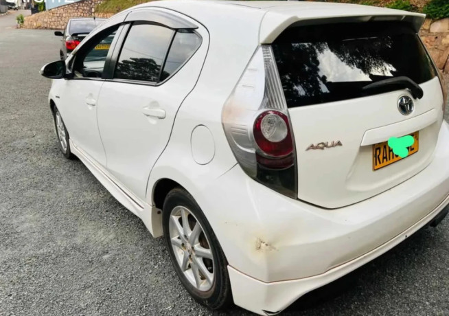 toyota-aqua-big-3